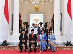 Cinta Kain Indonesia, Istri Jokowi dan Jusuf Kalla Stylish Berbatik Biru