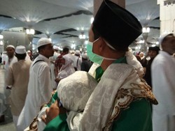 Momen Haru Calhaj yang Tertahan 10 Jam saat Bebas dan Bertemu Istri