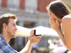 Romantis, Pesepakbola Ini Lamar Kekasih Usai Kemenangannya di Olimpiade Tokyo