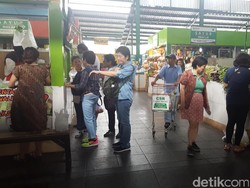 Bersih dan Nyaman, Pasar Oro-Oro Dowo Ramai Dikunjungi