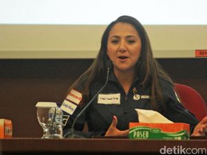 Cerita Menegangkan Pilot Cantik Afghanistan Terbang Keliling Dunia