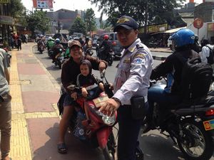 Halau Pemotor, Palang Besi akan Dipasang di Trotoar Dewi Sartika Halau Pemotor, Palang Besi akan Dipasang di Trotoar Dewi Sartika