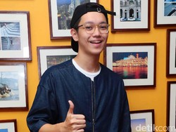 Begini Cara Brandon Salim Menarik Perhatian Cewek-cewek