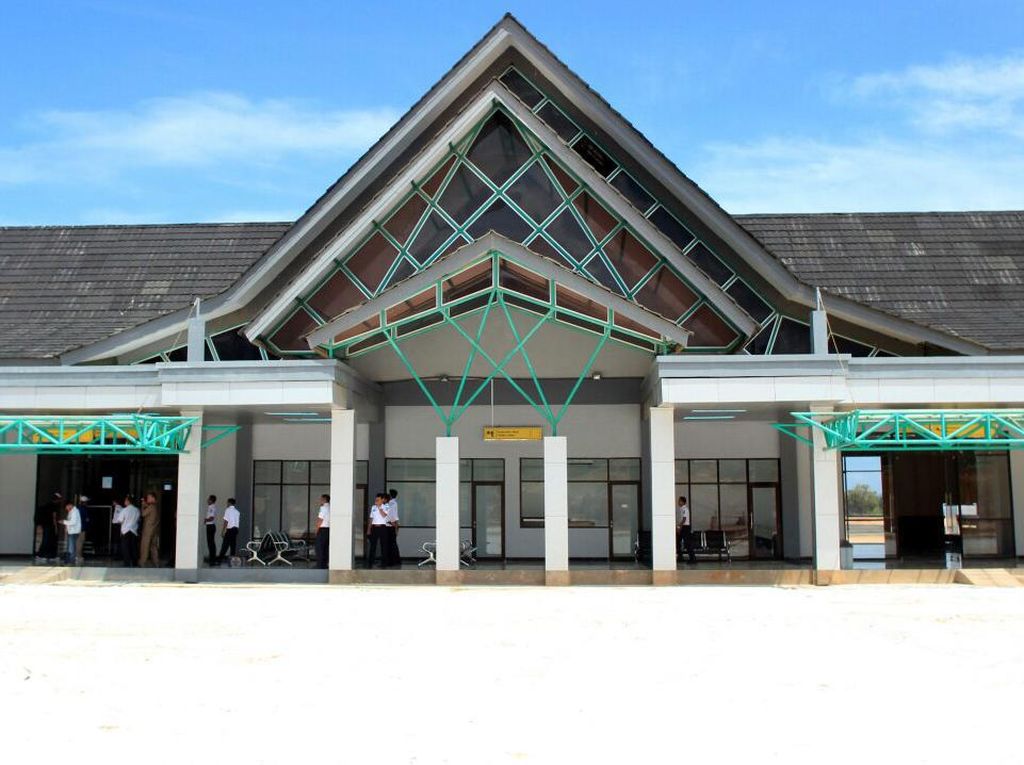 Bandara Letung di Kepulauan Anambas Menanti Listrik PLN Bandara Letung di Kepulauan Anambas Menanti Listrik PLN