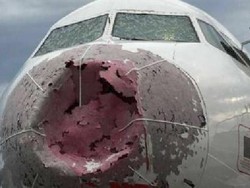 Kokpit Retak Akibat Hujan Es, Pilot Ini Berhasil Daratkan Pesawat