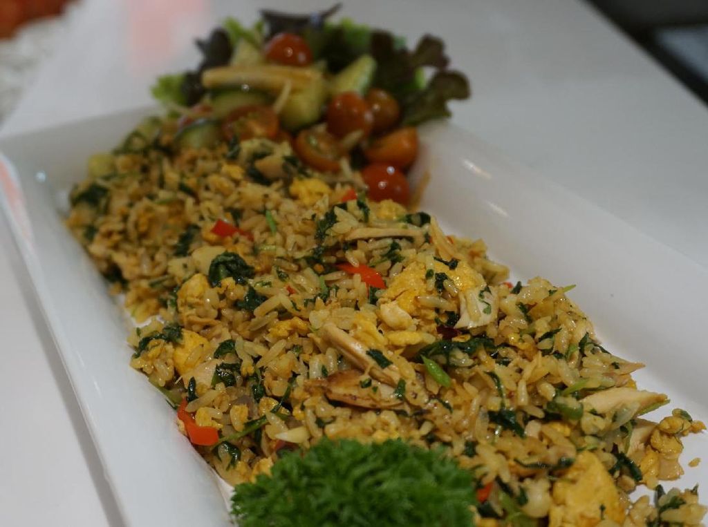 Si Kecil Suka Nasi Goreng? Buatkan Saja Nasi Goreng Bayam untuk Bekalnya! Si Kecil Suka Nasi Goreng? Buatkan Saja Nasi Goreng Bayam untuk Bekalnya!