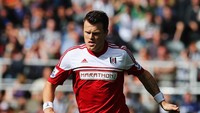 John Arne Riise sempat menyatakan pensiun pada Juni tahun 2016 usai membela klub Norwegia, Aalesund. Eks pemain Liverpool dan AS Roma itu kembali merumput dengan memperkuat klub India, Chennaiyin FC. (Julian Finney/Getty Images)