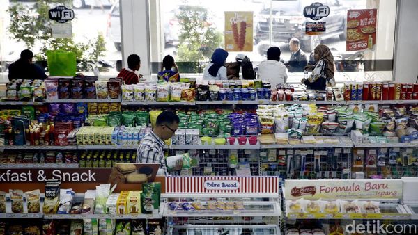 Foto: Begini Suasana Indomaret Usai Laba Bersihnya Anjlok
