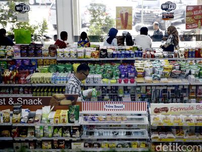 Foto: Begini Suasana Indomaret Usai Laba Bersihnya Anjlok