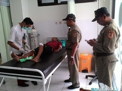 Satpol PP Tanggung Biaya Berobat Penjual Tempe yang Terserempet