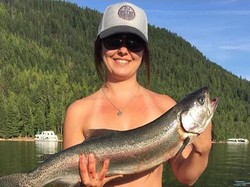 Ikan Tutup Payudara, Tren Foto Nyeleneh dari Amerika