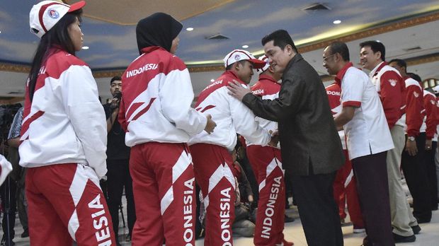 Erick Thohir (mengenakan jas) berharap persoalan kemacetan Jakarta bisa segera teratasi sebelum gelaran Asian Games 2018. (