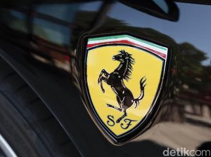 Gokil! Bocah Ini Dihadiahi Ferrari Rp 3,4 M