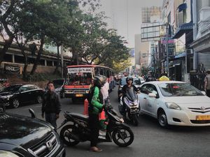 Cerita Petugas Dishub Takut-takuti Ojek yang Ngetem di Dukuh Atas Cerita Petugas Dishub Takut-takuti Ojek yang Ngetem di Dukuh Atas