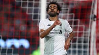 Gol sundulan kepala Salah pada menit ke-34 membawa Liverpool memimpin 2-0 atas Bayern. Foto: Michael Dalder/Reuters