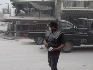 Karo Berselimutkan Abu Sinabung, Pelajar Dipulangkan dari Sekolah