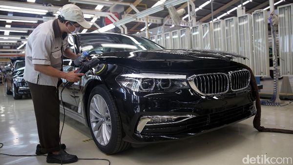 Melihat Proses Perakitan BMW Seri 5 di Sunter