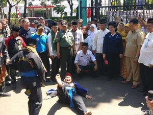 Antusiasme Anak Sambut Bulan Imunisasi: Jatuh-jatuhan di Depan Menkes