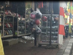 Saat Hak Pejalan Kaki Dirampas Pedagang Saat Hak Pejalan Kaki Dirampas Pedagang