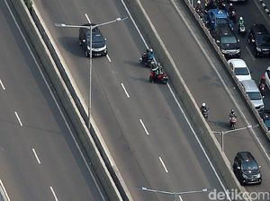 Foto: Nekat, Pemotor Lawan Arah di JLNT