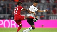 Solanke sebelumnya mencetak satu gol pada laga melawan Hertha Berlin. Tapi, kali ini striker muda itu tak menyumbangkan gol. Foto: Michael Dalder/Reuters