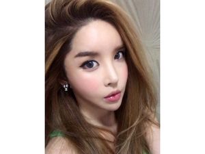 Artis Transgender Korea Harisu Ungkap Alasan Cerai dari Suami Artis Transgender Korea Harisu Ungkap Alasan Cerai dari Suami
