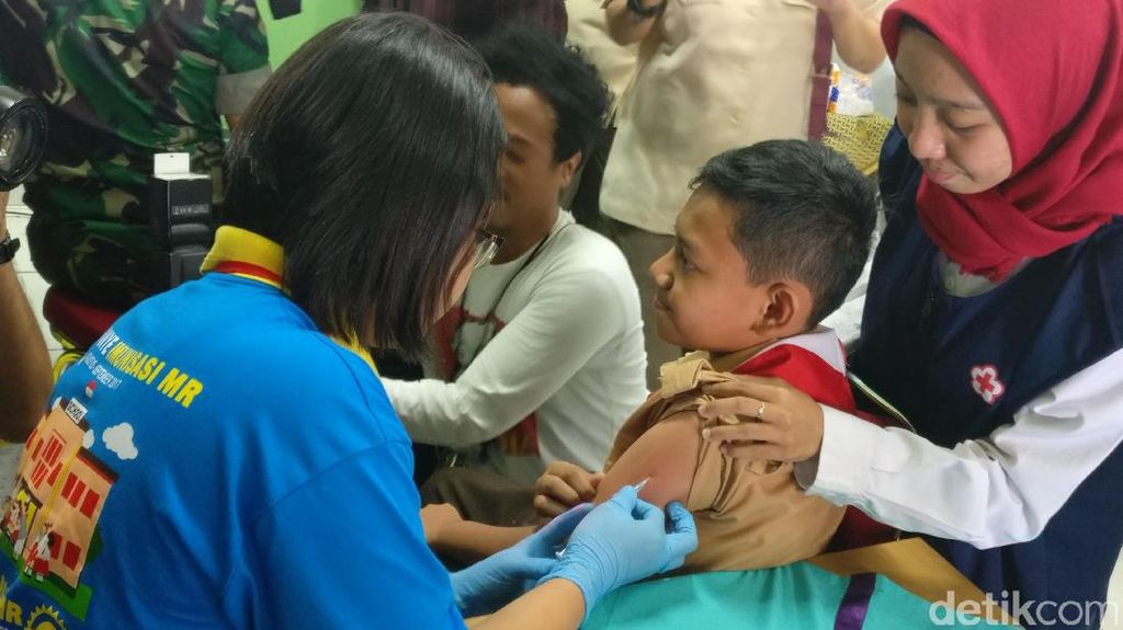 Isu-isu Miring Seputar Vaksin yang Pernah Heboh di Indonesia Isu-isu Miring Seputar Vaksin yang Pernah Heboh di Indonesia