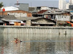 Sandi Tantang Walkot Jakut Gelar Lomba Renang di Danau Sunter