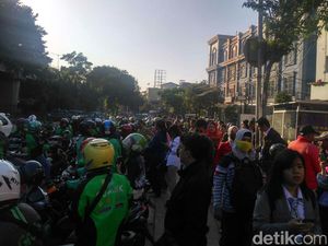 Kelakuan Abang Ojek Online di Stasiun Sudirman