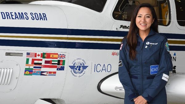 Foto: Shaesta Waiz, Si Pilot Cantik Afghanistan