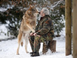 Kisah Nyata, Manusia yang Hidup dengan Serigala