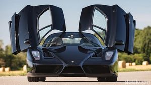 Sexy Black, Ferrari Enzo Hitam yang Langka