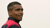 Romario mengumumkan pensiun pada 15 April 2008. Eks pengawa Brasil itu akhirnya kembali setehun setelahnya untuk memperkuat klub kota kelahirannya, America. (Mark Kolbe/Getty Images)