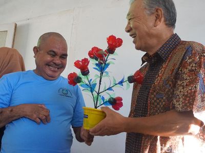 Potret Kebersamaan Duta WHO dan Eks Pasien Kusta di Ternate