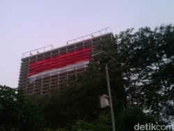 Jelang HUT RI Ke-72, Bendera Raksasa Dikibarkan di Tangerang