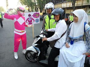 Power Ranger Pink Turun Jalan, Tekan Angka Kecelakaan