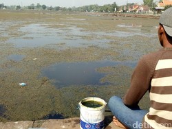 Sampah di Situs Purbakala Kolam Segaran, Ini Penampakannya