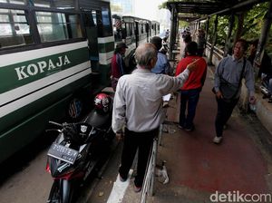 Angkot dan Ojek Bandel di Pinggir Jalan Dukuh Atas dan Manggarai