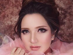 Foto Luna Maya Hingga Nia Ramadhani Dandan Secantik Barbie