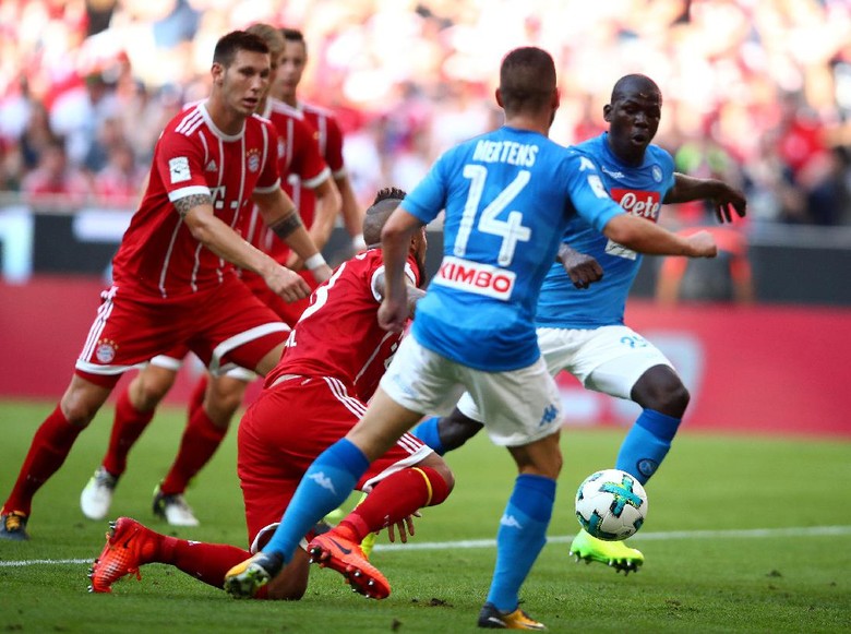 Bayern Ditekuk Napoli 0-2 Bayern Ditekuk Napoli 0-2
