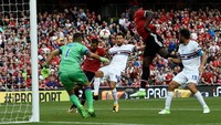 MU memasang semua pemain terbaiknya pada laga ini, termasuk penyerang baru Romelu Lukaku. Foto: Clodagh Kilcoyne/Reuters