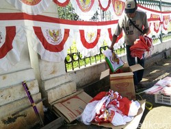 Pedagang Pernak-pernik HUT RI Mulai Ramaikan Jakarta