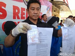 Tiga Ibu Rumah Tangga di Cirebon Kompak Jualan Sabu Milik Suami