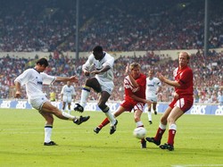 Eric Cantona menjadi top skorer Commnunity Shield dengan jumlah lima gol. Dia mencatatkannya lewat dua klub, Leeds United dan Manchester United. Satu hat-trick dicatatkan bersama Leeds. (Ben Radford/Getty Images)