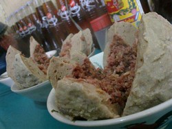 Istimewa! Bakso Setan Bogor yang Beratnya 500 Gram