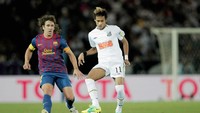 Neymar saat masih berkostum Santos. Sebelum ke Santos pada umur 11 tahun, Neymar bergabung lebih dulu dengan tim lokal Portugesa Santista pada usia 7 tahun. (Lintao Zhang/Getty Images)