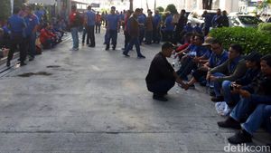 Pekerja JICT Mogok Kerja Demi Bonus
