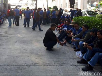 Pekerja JICT Mogok Kerja Demi Bonus