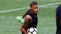 Neymar meninggalkan Santos pada 2013 setelah mengantarkan tim tersebut sebagai juara tiga kali dan mencetak 136 gol dalam 225 pertandingan. (Mike Segar/Reuters)