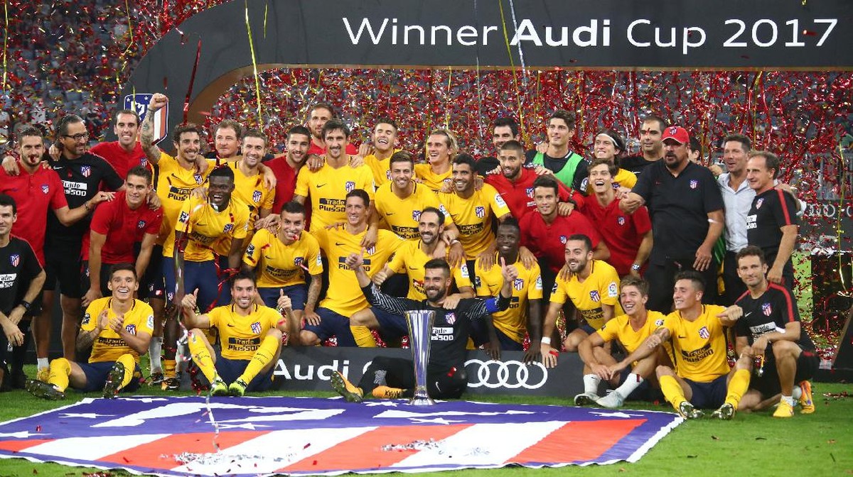 Atletico Madrid tampil sebagai juara Audi Cup 2017 (Michael Dalder/Reuters)